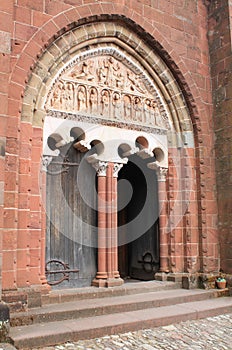 Portail de l eglise Saint-Pierre, Collonges-la-Rouge ( France )