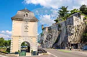 Porte de France and Jardin des Dauphins in Grenoble