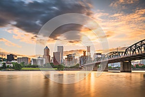 Portland, Oregon, USA skyline at dusk