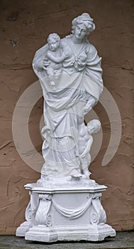 PORTMEIRI, UNITED KINGDOM - Feb 22, 2019: An impressive sculpture of a mother and child in Portmeirion