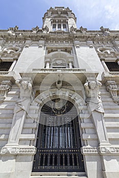 Porto City Hall facade perspective, located at Avenida dos Aliados.