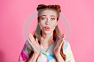 Portrait of astonished funny woman with foxy hairstyle wear print shirt staring at impressive sale isolated on pink