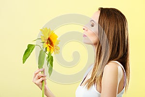 Portrait attractive woman with sunflower