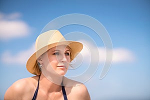 Žena klobouk v létě 