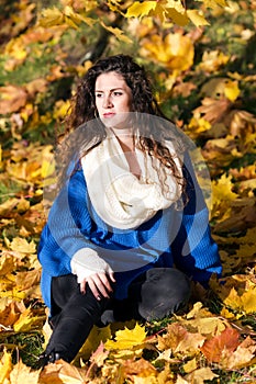 Portrait of a beautiful elegant woman in autumnal park