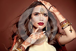 Portrait of beautiful indian girl in sari. Young hindu woman model with kundan golden jewelry set. Traditional Indian costume