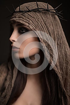 Portrait of beauty woman with hairhoop veil