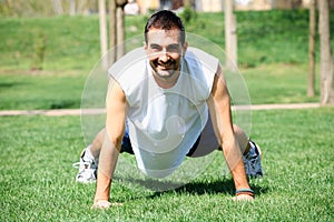 Portrait of a fitness man doing push ups
