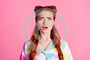 Portrait of frightened scared woman with foxy hairstyle wear print shirt astonished staring open mouth isolated on pink