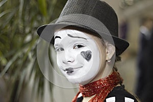 Portrait of the girl mime actor