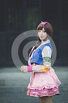 Retrato traje mujer joven en coreano 