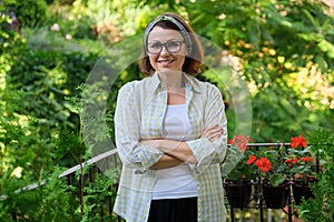 Portrait of happy middle-aged woman, confident smiling female with folded arms