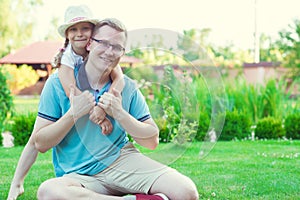 Portrait of happy young father with his pretty little daughter h