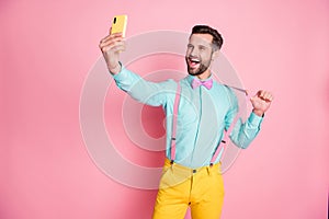 Portrait of his he nice attractive classy chic cheerful cheery glad funny brunet guy taking making selfie pulling