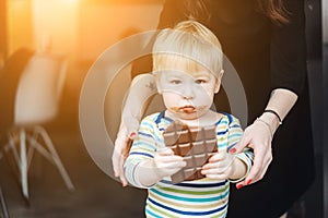 Portrait of an littel boy eating chocolate