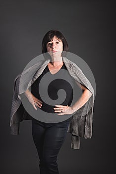 3/4 Portrait of a Mature Dark-Haired Woman with Hands on Hips Lo photo