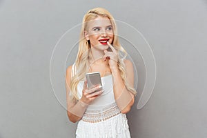 Portrait of a pensive woman looking away