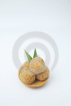 Portrait photo of a snack that has a golden round shape is often called Onde Onde photo