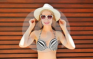 Portrait pretty young smiling woman in straw summer hat