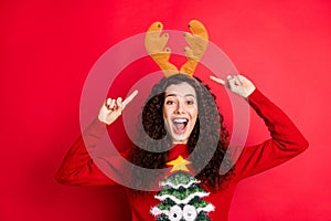 Portrait of shocked crazy cheerful student girl point index finger her yellow reindeer headband enjoy x-mas masquerade