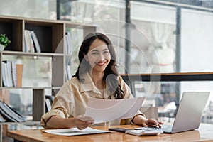 Portrait smile beautiful business asian woman working in office. smiling and looking at camera