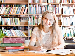 Retrato alumno el estudio sobre el biblioteca 