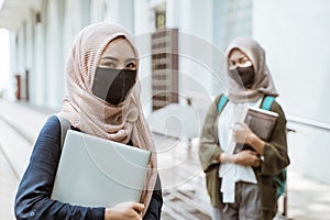 Portrait students wearing masks