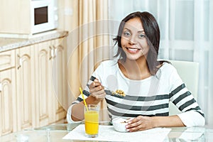 Portrait of woman eating cereals.