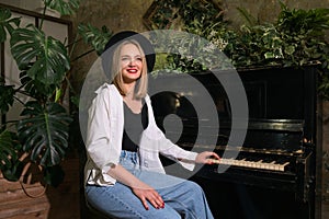 Portrait woman in front piano