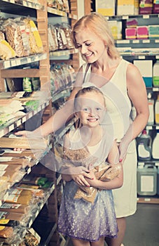 Portrait of woman and girl gladly shopping of pasta