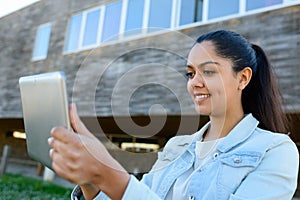 portrait woman with tablet computer