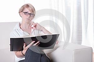 Portrait young business woman with glasses reading