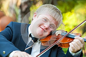 Portrait of young handicapped violinist.