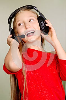 portrat girl in headphones photo