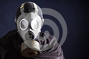 Portret of a man in gas mask.
