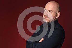 Portriat of a bald man with arms crossed