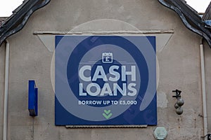 08/09/2020 Portsmouth, Hampshire, UK A cash loans available sign on the side of a pawnbrokers shop