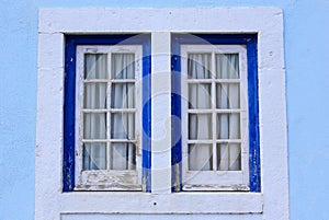 Portugal, Lisbon, Oeiras. Typical old blue and white, wooden windows