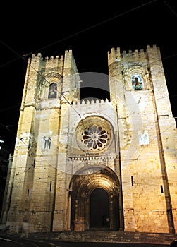 Portugal, Lisbon: Se Cathedral at night