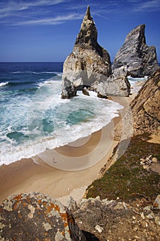 Portugal: Ursa beach bathing in sunshine