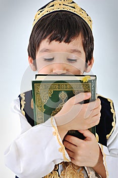 Posetive kid muslim