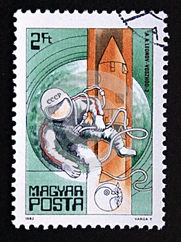 Postage stamp Magyar, Hungary, 1982, astronaut A. Leonov, Voskhod 2, 1965