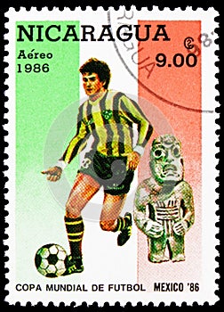 Postage stamp printed in Nicaragua shows Footballplayer Sculpture, FIFA World Cup 1986 - Mexico serie, 9 C$ - Nicaraguan cÃÂ³