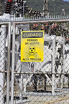 Poster in Portuguese of high voltage danger