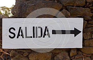 Poster with the word exit in Spanish and an arrow