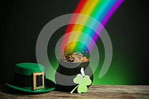 Pot with gold img