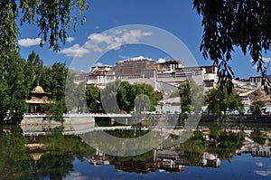 Potala palace in Lhasa photo