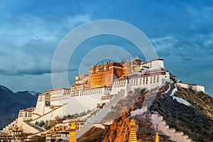 Potala Palace in Lhasa photo