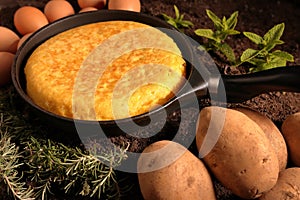 POTATO OMELETTE  IN A PAN WITH EGGS AND POTATOES