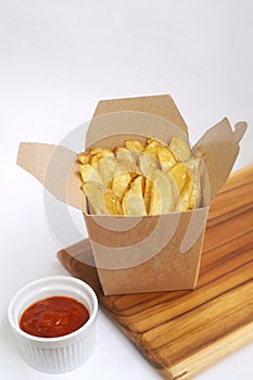 Potato wedges are one of the snacks that today& x27;s young people really like.